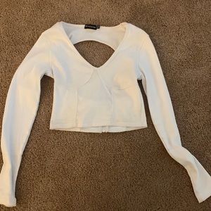PrettyLittleThing white long sleeve crop top with open back - size 6